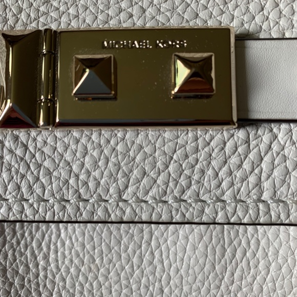 NWHT 🤍Michael Kors Medium Leather Backpack - Picture 4 of 10